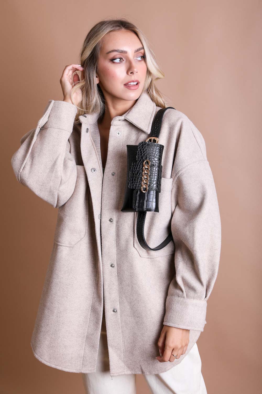 Wide Clutch Chain Belt Bag featuring a chic design with a stylish chain belt, perfect for enhancing any outfit.