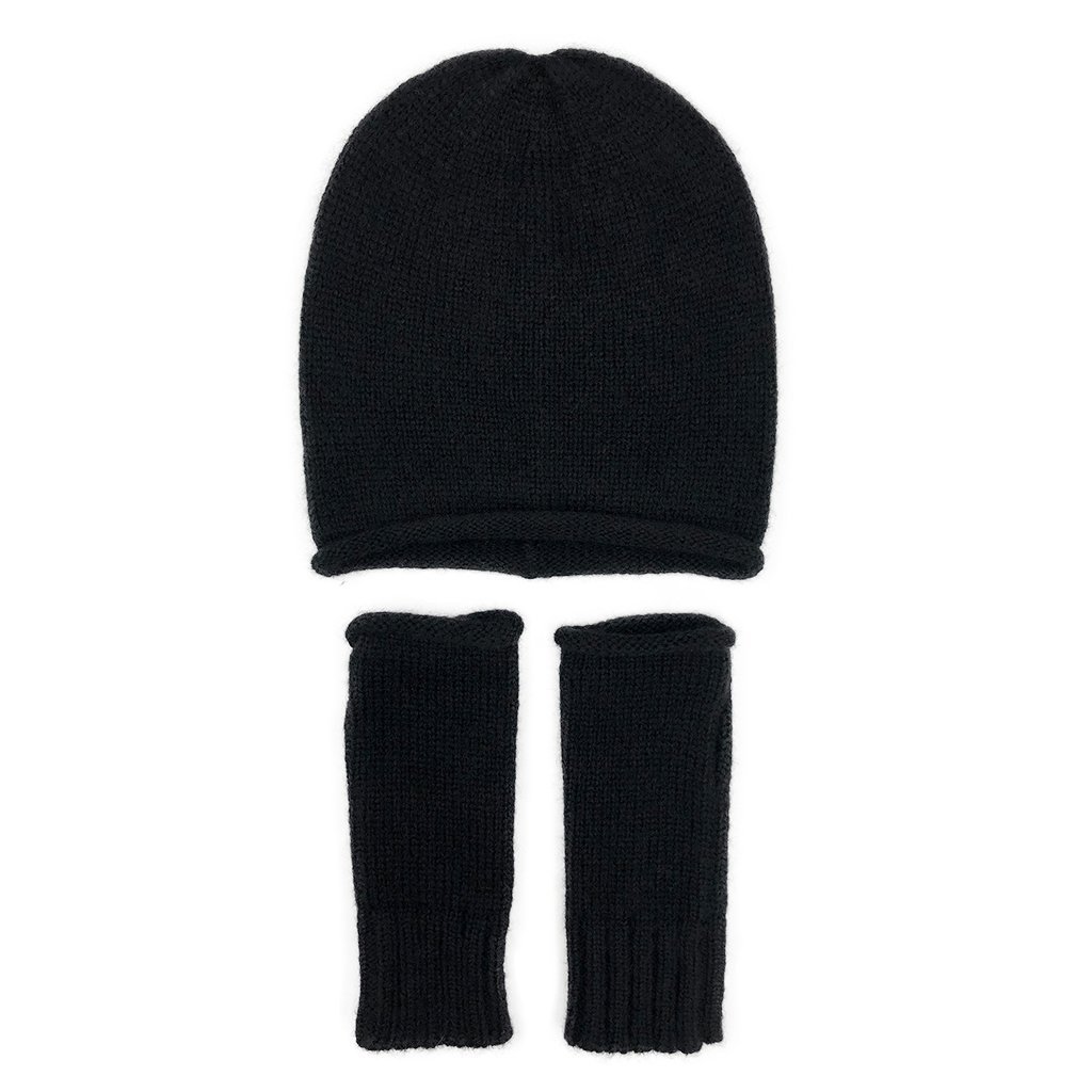 A stylish black essential knit alpaca beanie, showcasing its slouchy design and luxurious texture, handmade in Peru.