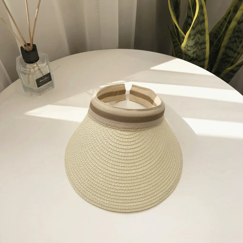 Cindy Visor hat made of straw, designed for women's sun protection, featuring a stylish and casual look for spring and summer.
