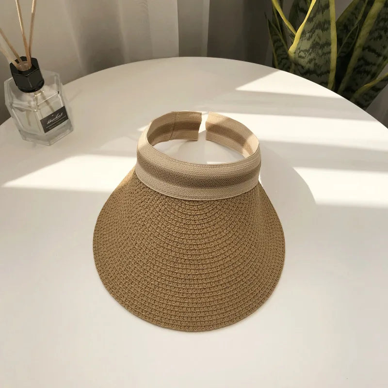 Cindy Visor hat made of straw, designed for women's sun protection, featuring a stylish and casual look for spring and summer.