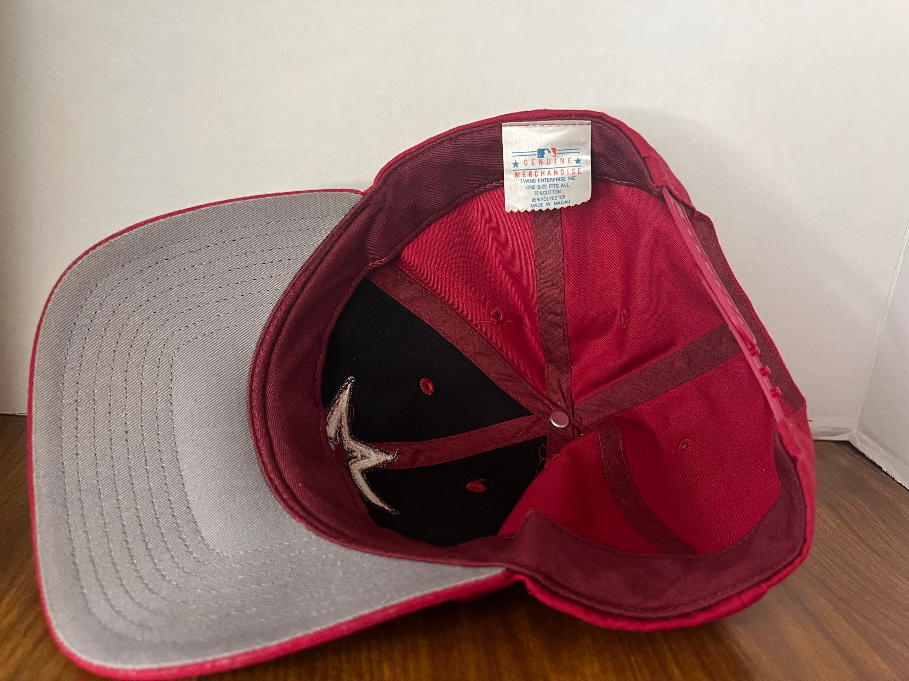 Houston Astros burgundy baseball cap snapback from Twins Enterprise, featuring adjustable snapback design and stylish color.