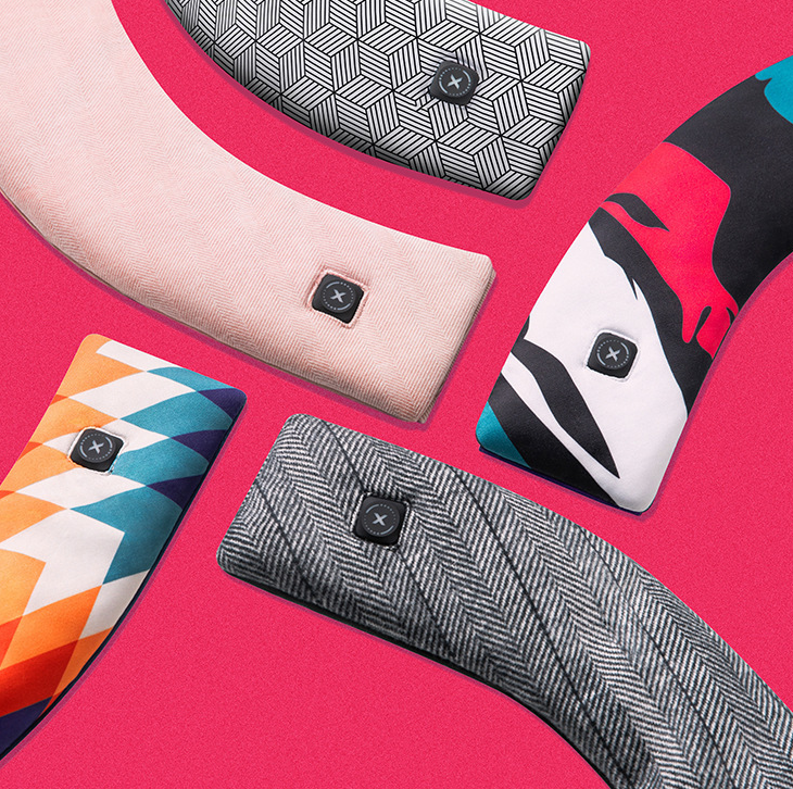 A stylish electric shoulder warmer retro scarf in plaid design, suitable for both men and women, featuring a USB heating function.