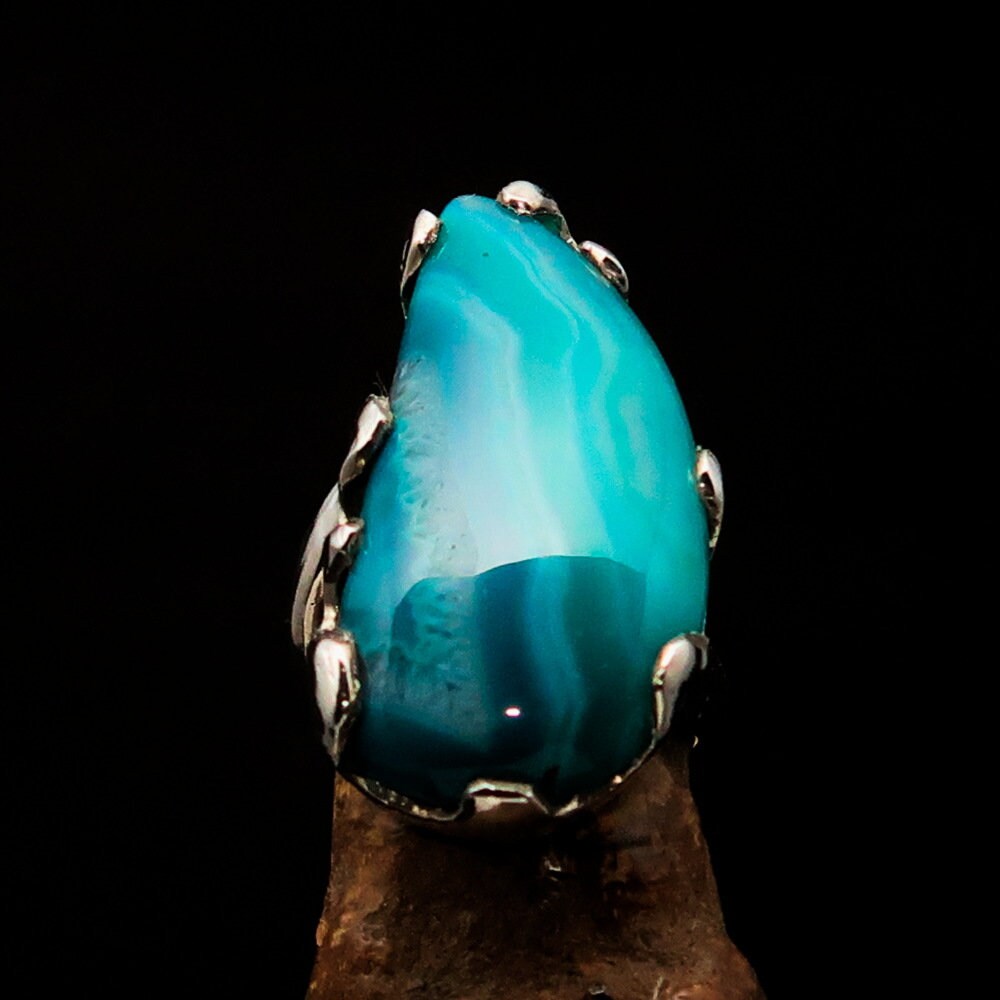 Artistic sterling silver ring featuring a fancy shaped green Agate Cabochon, hallmarked 925, size 8.