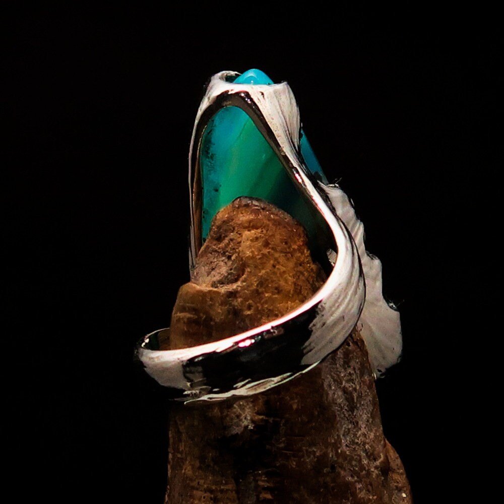 Artistic sterling silver ring featuring a fancy shaped green Agate Cabochon, hallmarked 925, size 8.