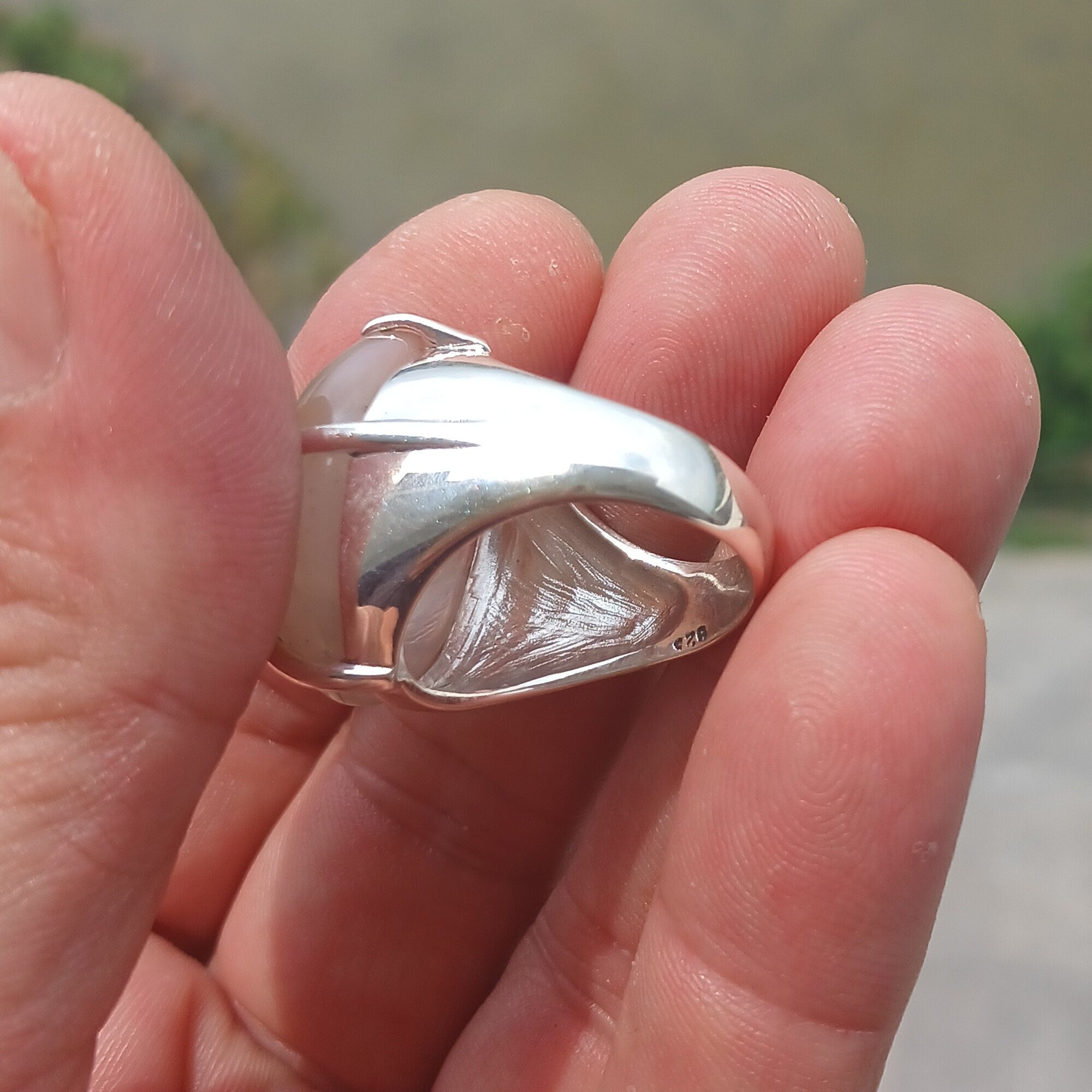 Artistic Agate Silver Ring featuring an oval-shaped white and pink Agate Cabochon set in polished sterling silver.