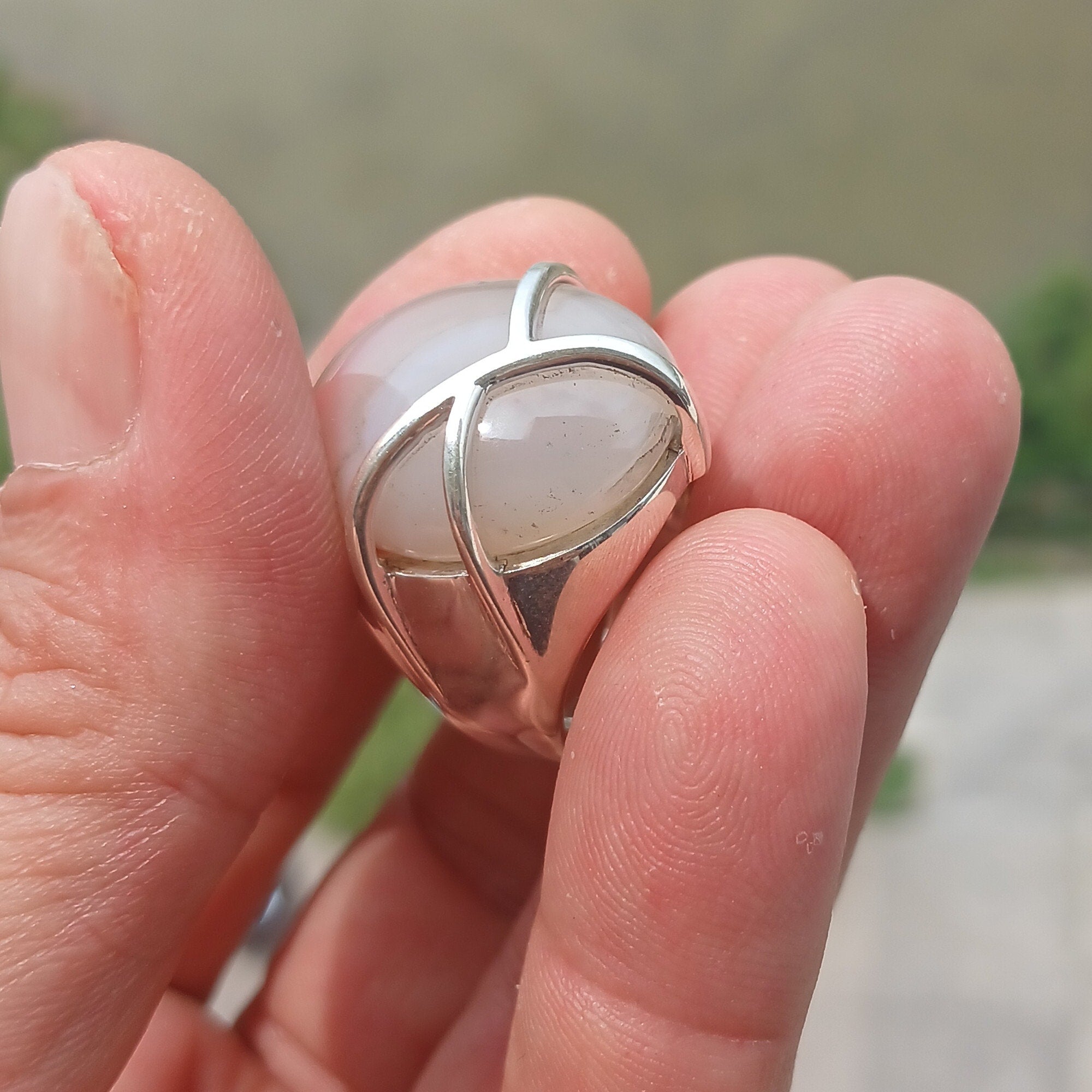 Artistic Agate Silver Ring featuring an oval-shaped white and pink Agate Cabochon set in polished sterling silver.