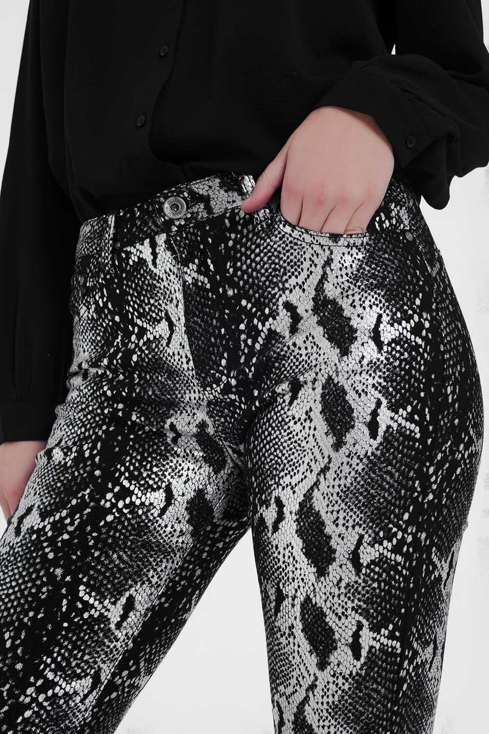 Black skinny shiny printed pants with zipper closure and pockets, showcasing a sleek and stylish design.