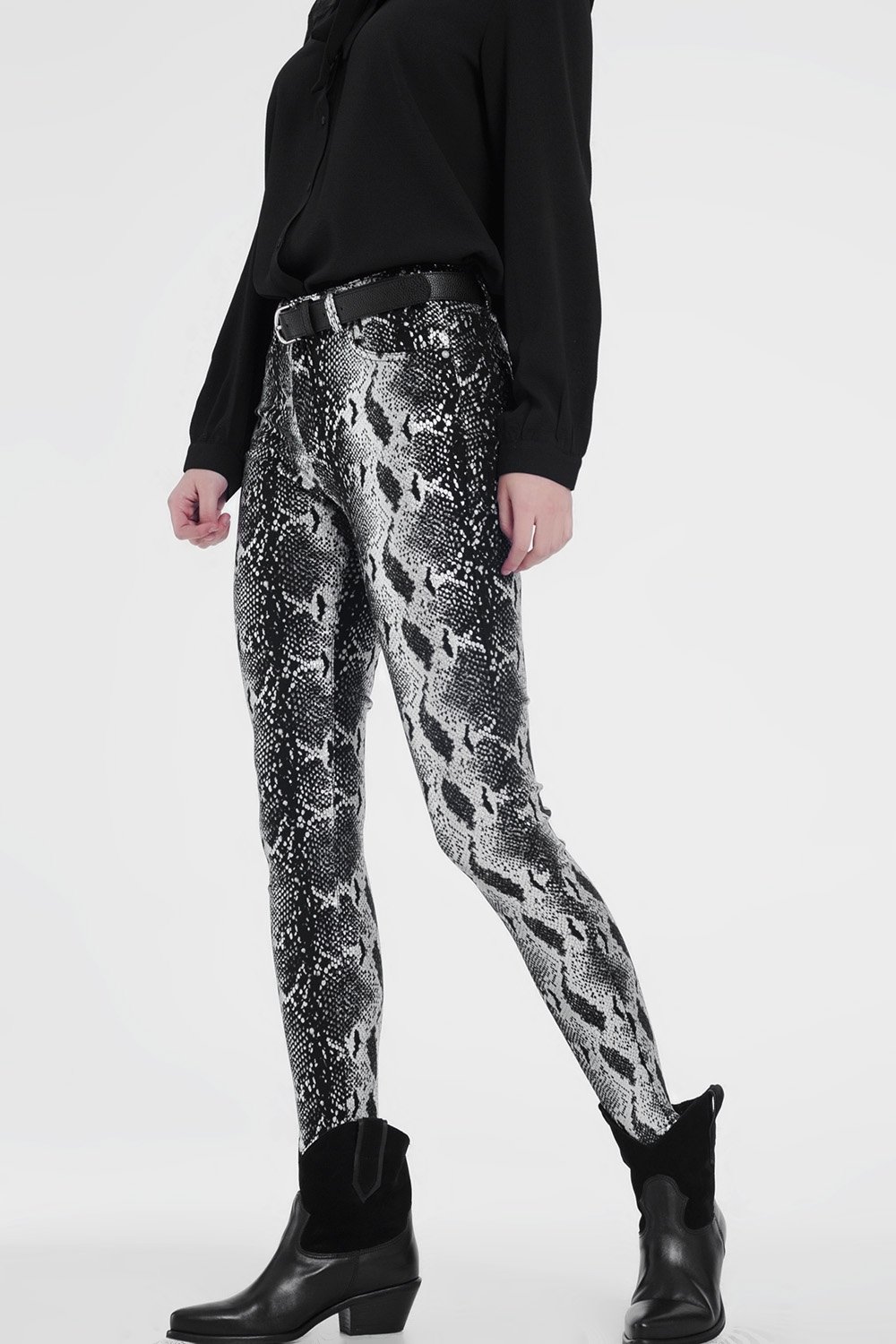 Black skinny shiny printed pants with zipper closure and pockets, showcasing a sleek and stylish design.