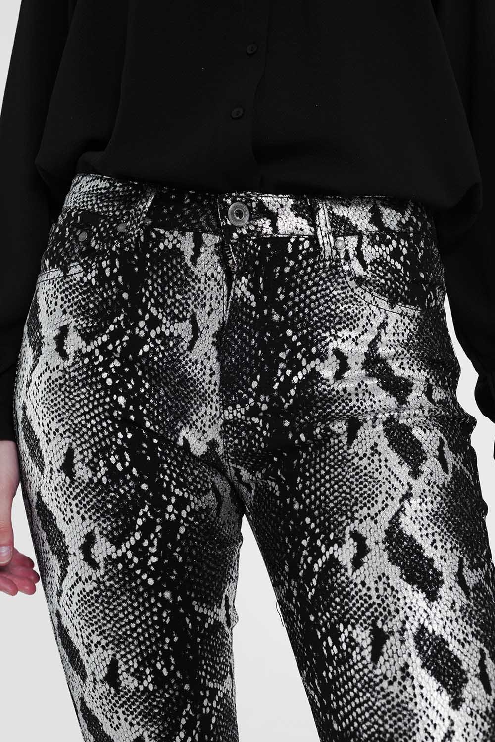 Black skinny shiny printed pants with zipper closure and pockets, showcasing a sleek and stylish design.