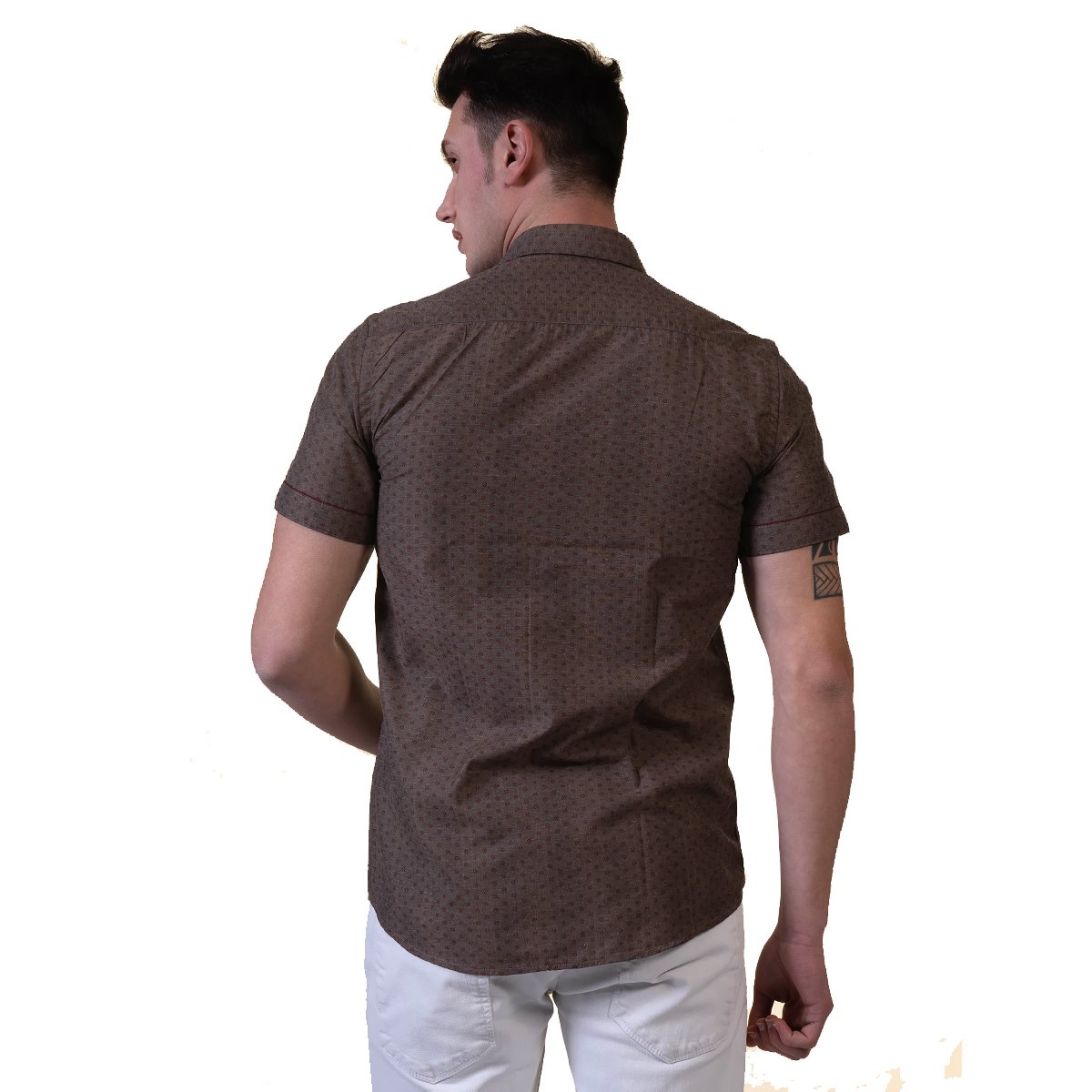 Brown men's short sleeve button-up shirt made from luxury cotton, featuring a tailored slim fit and spread collar, ideal for casual and formal occasions.
