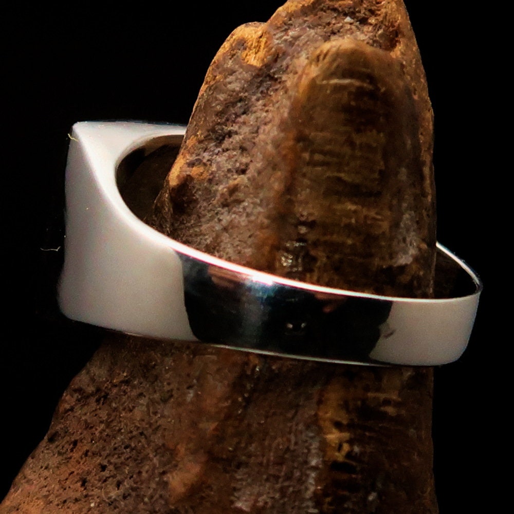 A polished sterling silver pinky ring featuring the flag of France, showcasing vibrant colors and the RCRN logo engraved.