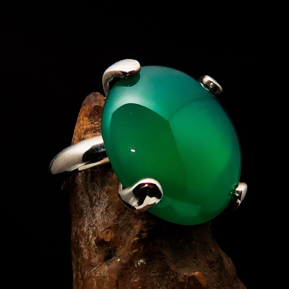 Minimalist Green Agate Ring featuring a round cabochon set in a handmade sterling silver band, showcasing elegance and simplicity.