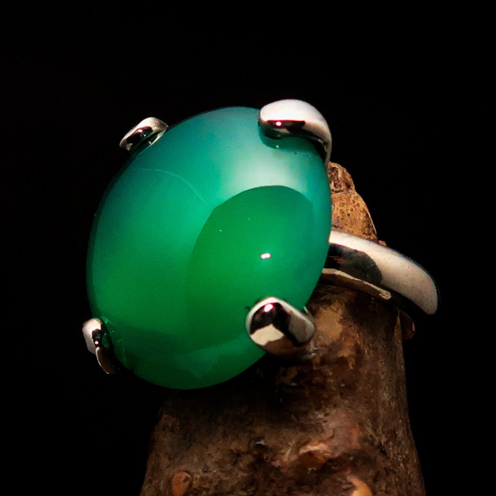 Minimalist Green Agate Ring featuring a round cabochon set in a handmade sterling silver band, showcasing elegance and simplicity.