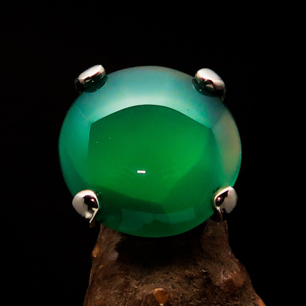 Minimalist Green Agate Ring featuring a round cabochon set in a handmade sterling silver band, showcasing elegance and simplicity.