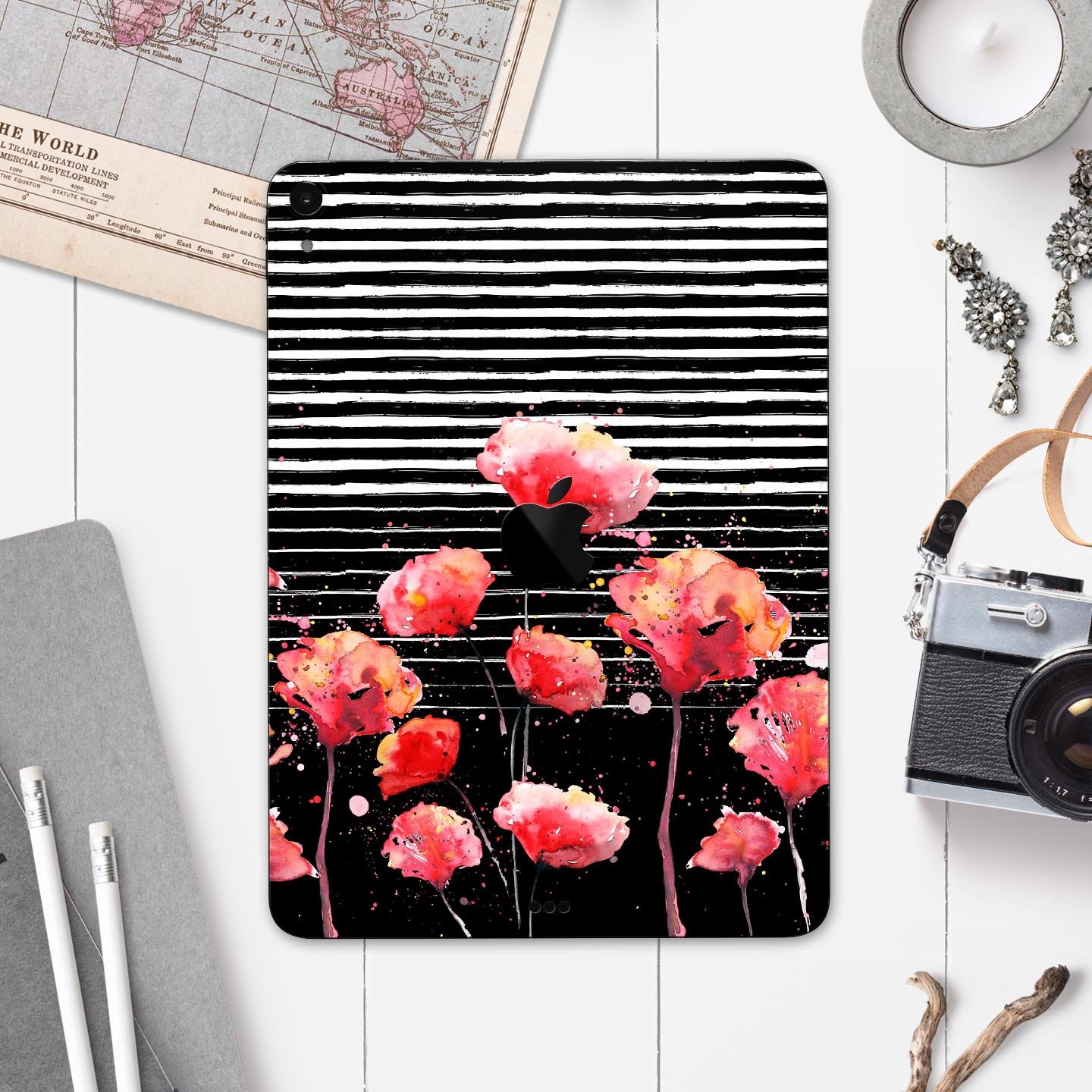 Karamfila Watercolo Poppies V7 skin decal for Apple devices, showcasing vibrant poppy design and ultra-thin protection.