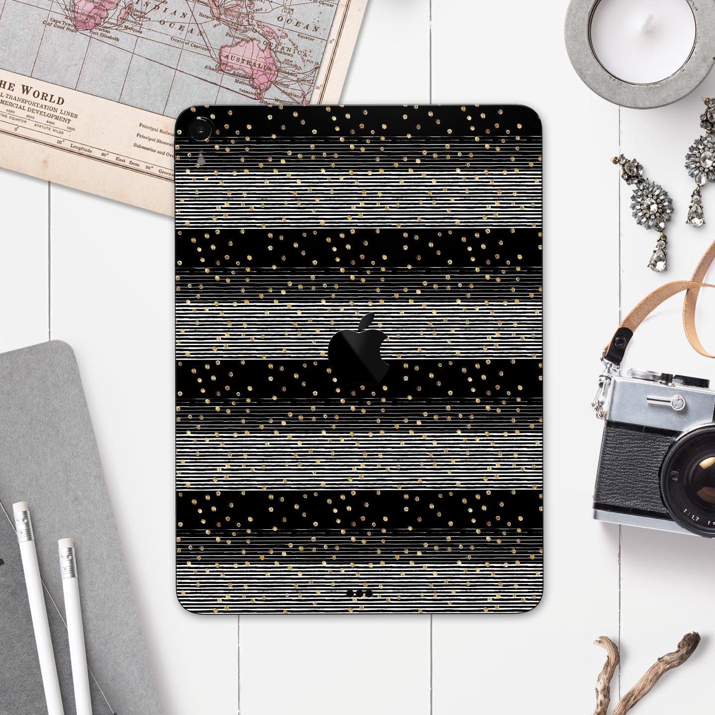 Karamfila Watercolo Poppies V9 full-body skin decal for Apple devices, featuring vibrant poppy design and premium 3M materials.