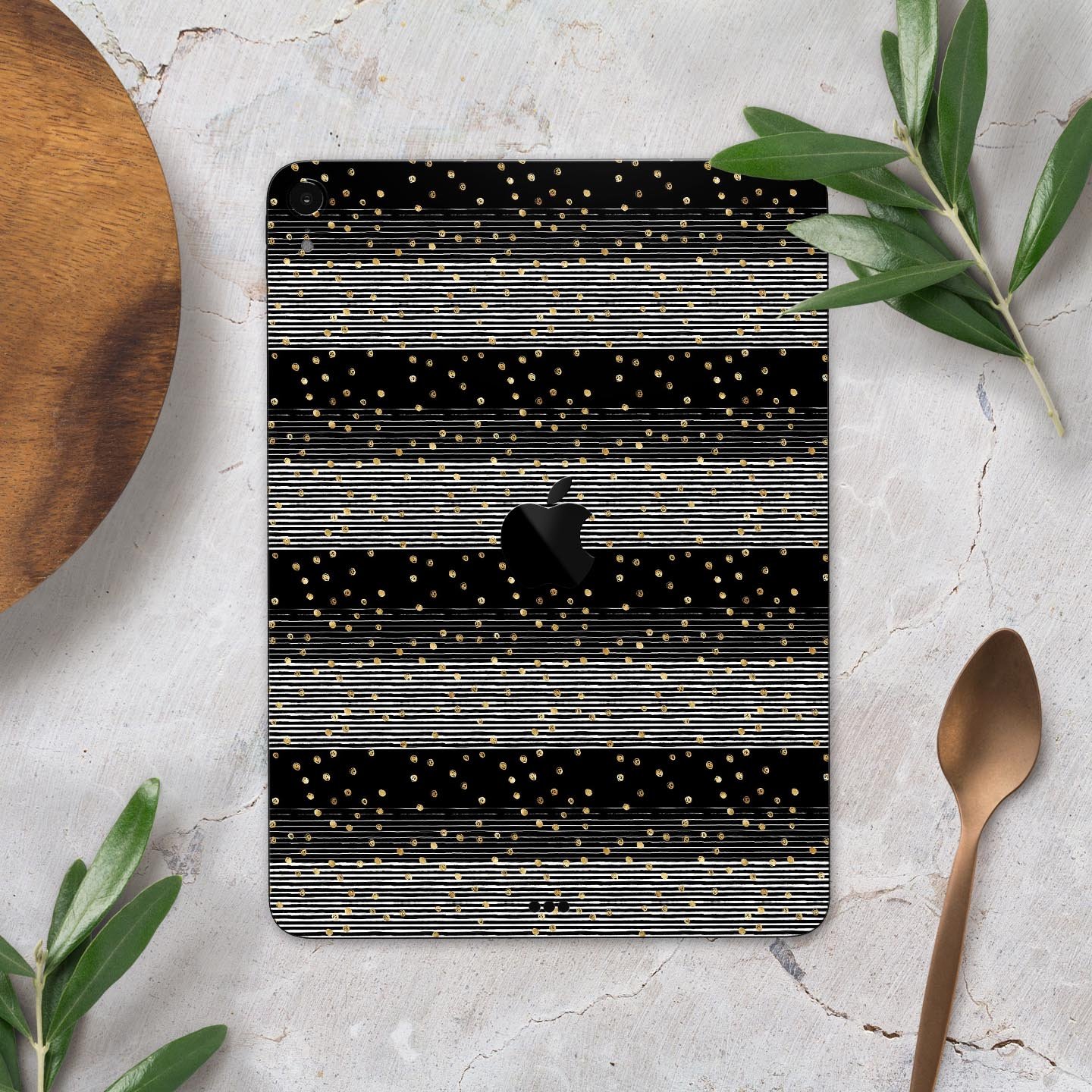 Karamfila Watercolo Poppies V9 full-body skin decal for Apple devices, featuring vibrant poppy design and premium 3M materials.