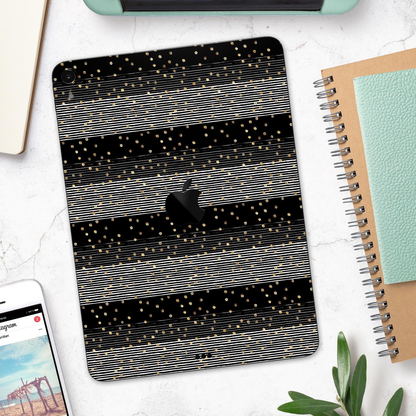 Karamfila Watercolo Poppies V9 full-body skin decal for Apple devices, featuring vibrant poppy design and premium 3M materials.