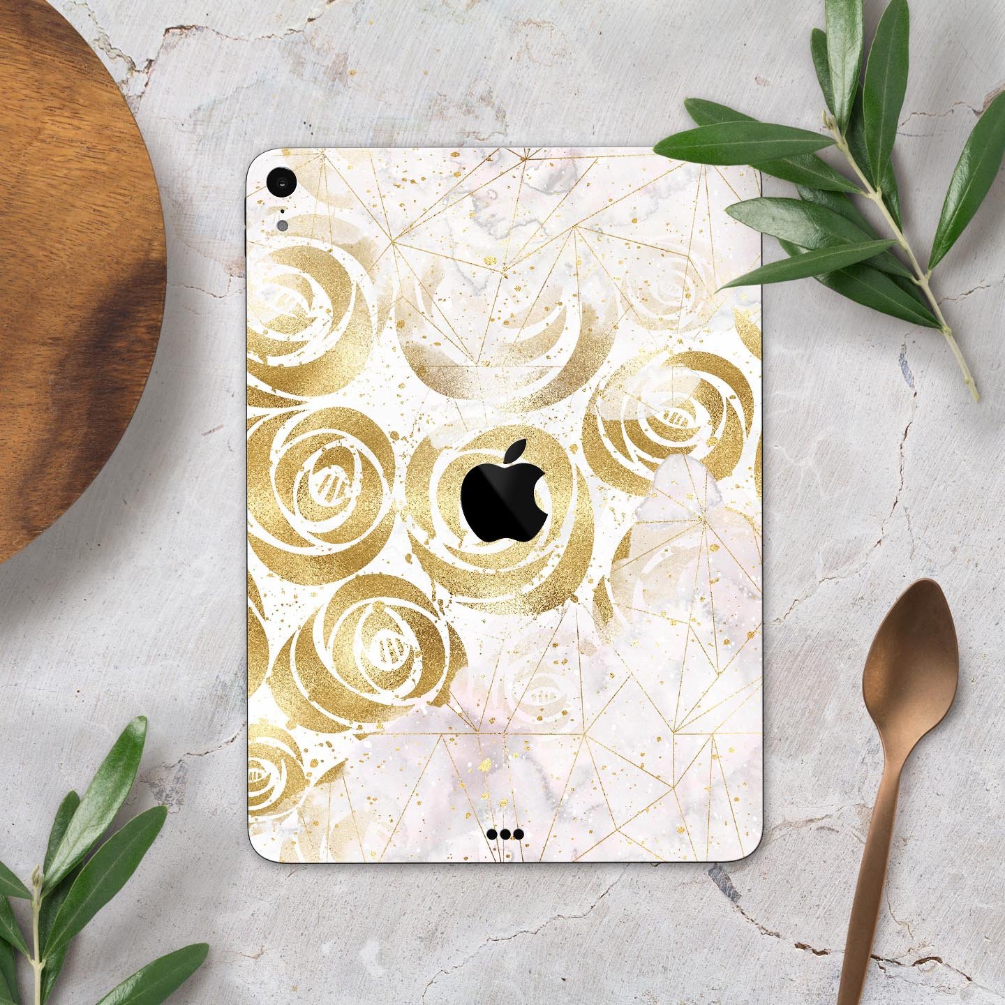 Karamfila Watercolor & Gold V14 skin decal for Apple devices, showcasing vibrant colors and a sleek design.