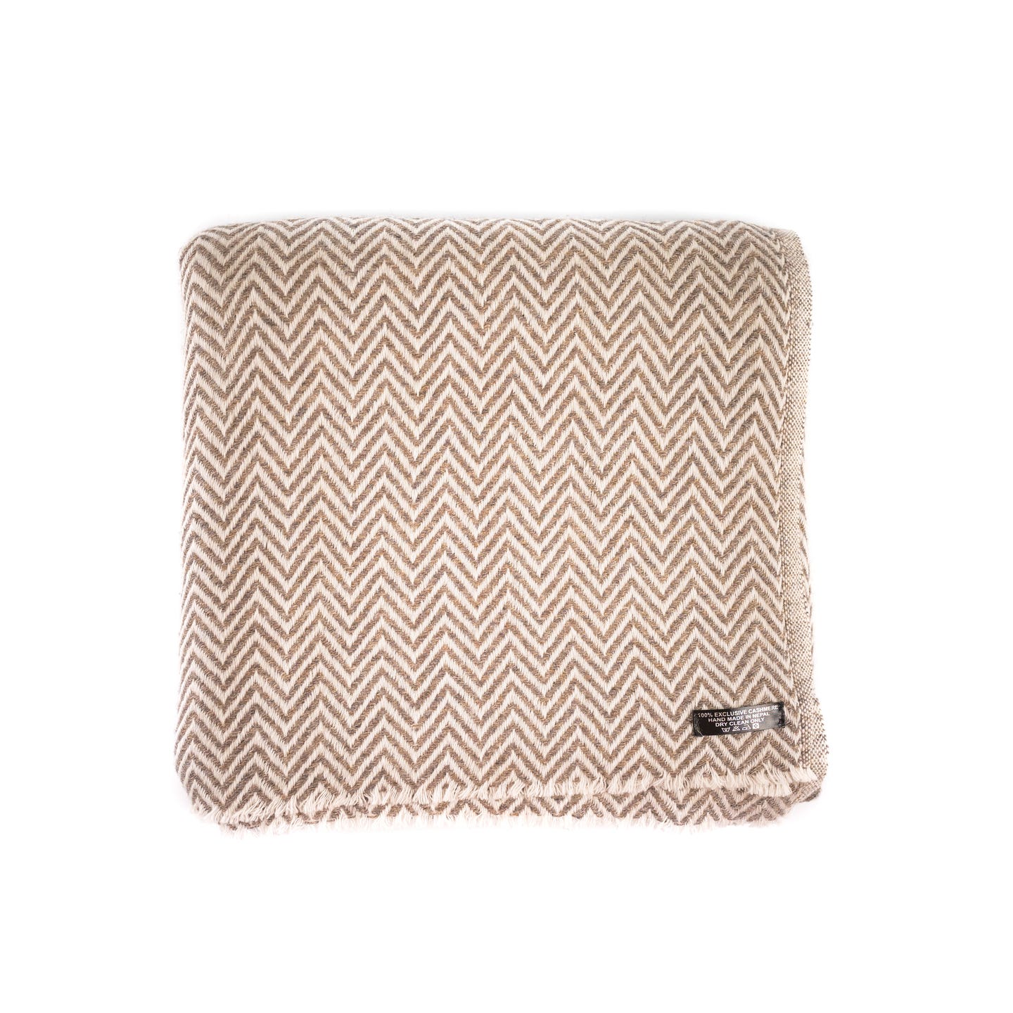 Graubraune Kaschmirdecke mit großem Fischgrätenmuster, handgewebt in Nepal, ideal für stilvolle Gemütlichkeit.