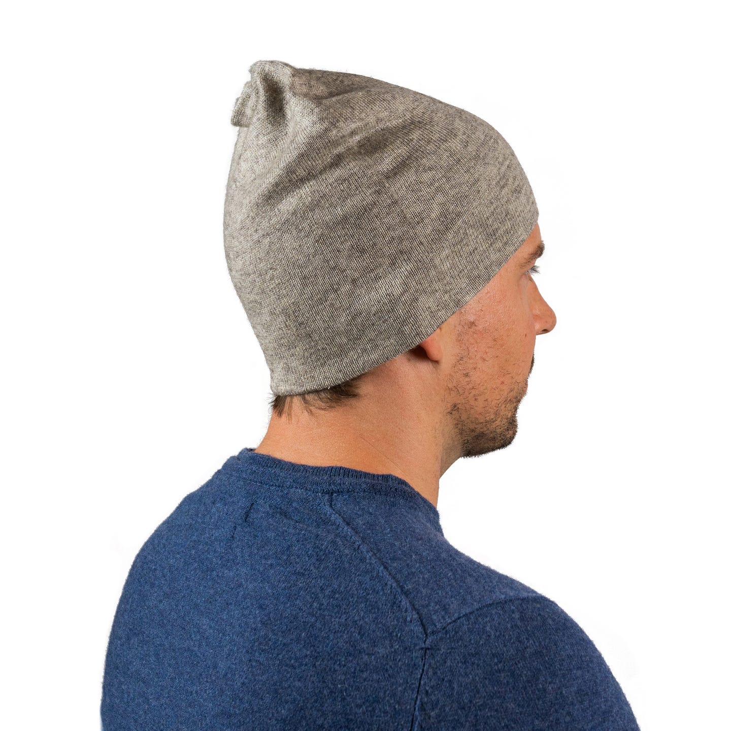 Luxuriöse hellgraue Kaschmirmütze Beanie, handgewebt in Nepal, aus 100% Kaschmir, leicht und unisex.