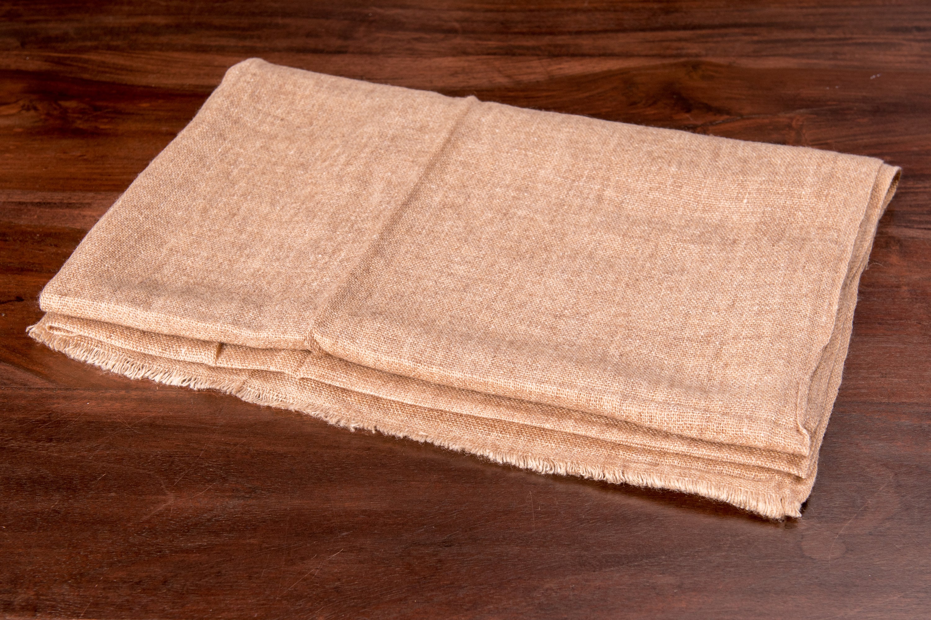 Braunes Kaschmirtuch, handgewebt in Nepal, 190 cm x 68 cm, leicht und elegant.