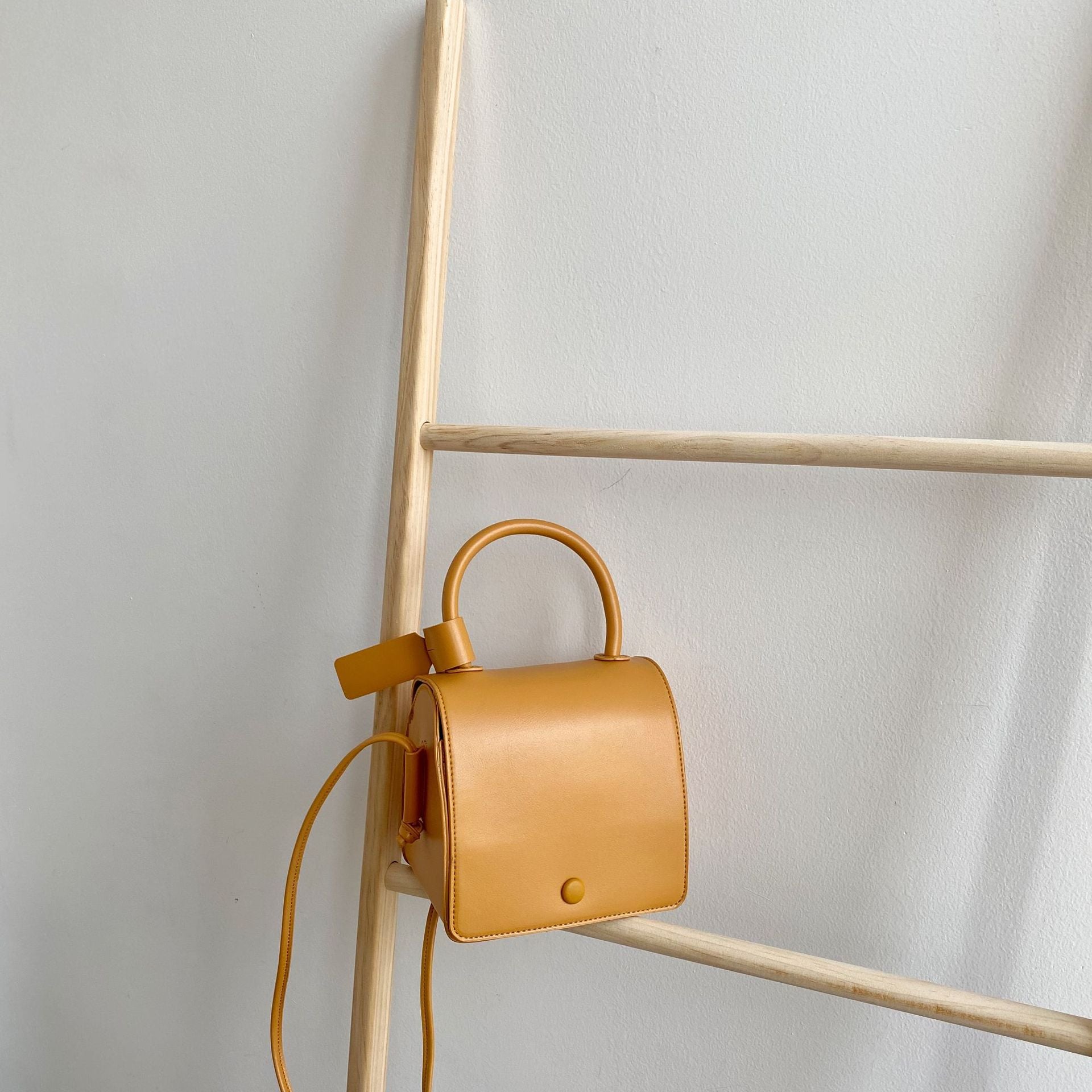 Large Capacity Women's Fashion Shoulder Bag in stylish PU material, featuring a horizontal square shape and double root strap.