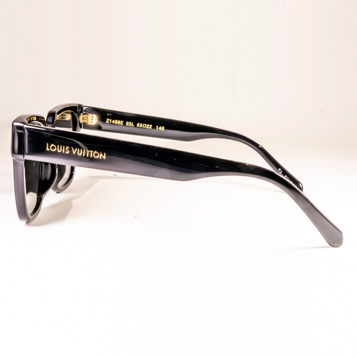 Stylish LV Escape Square Z1496E Sunglasses featuring bold black acetate frame and signature Damier pattern.
