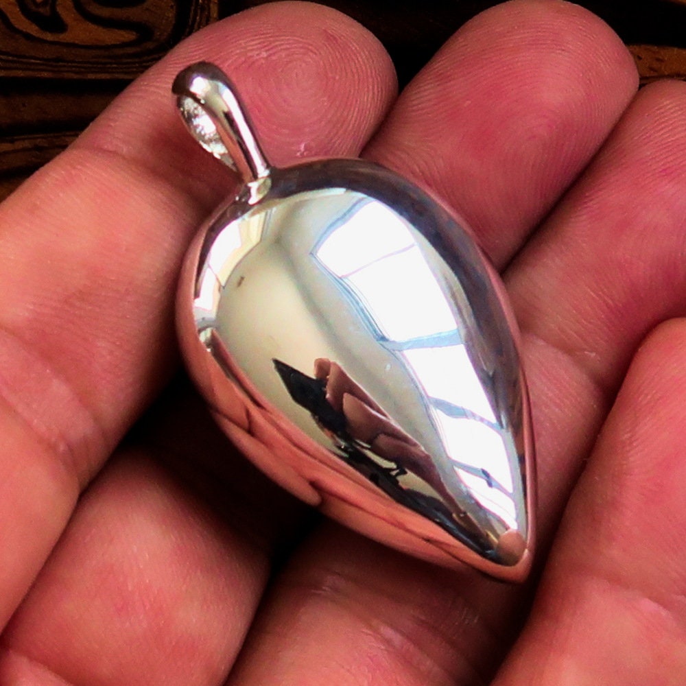 Natural Malachite Necklace featuring a pear-shaped Sterling Silver Pendant, showcasing vibrant green hues and elegant design.