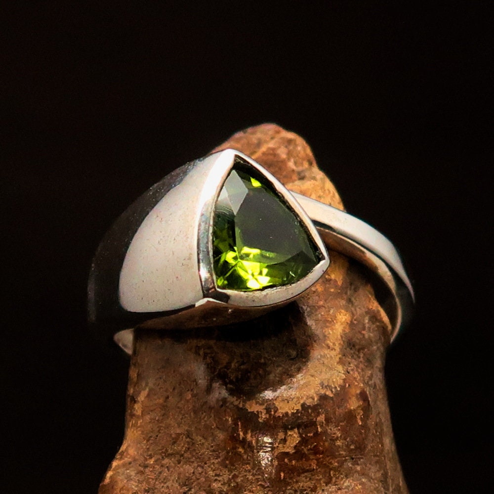Elegant Peridot Silver Ring featuring a triangle cut green Peridot gemstone in a solitaire setting, crafted from 925 Sterling Silver.