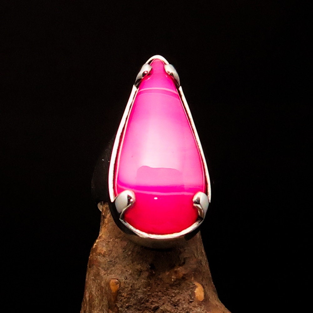 A beautifully crafted Pink Agate Ring featuring a tear-shaped pink Agate cabochon set in polished sterling silver, hallmarked 925.