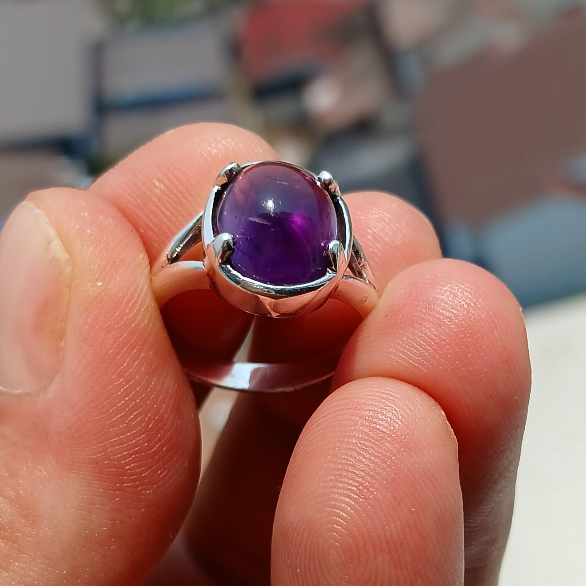 Elegant purple Amethyst solitaire ring in sterling silver, showcasing a polished finish and hallmarked 925 for authenticity.