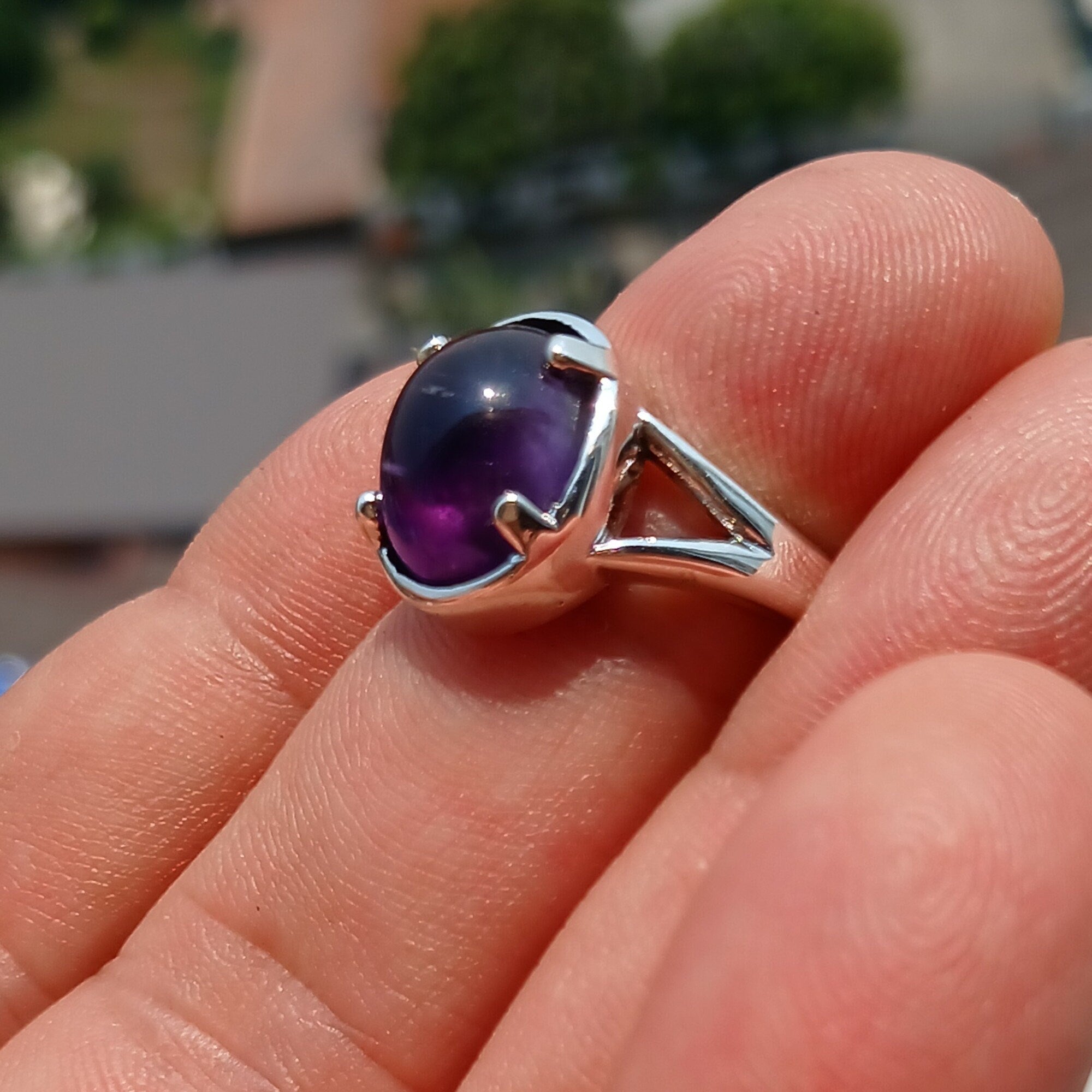 Elegant purple Amethyst solitaire ring in sterling silver, showcasing a polished finish and hallmarked 925 for authenticity.