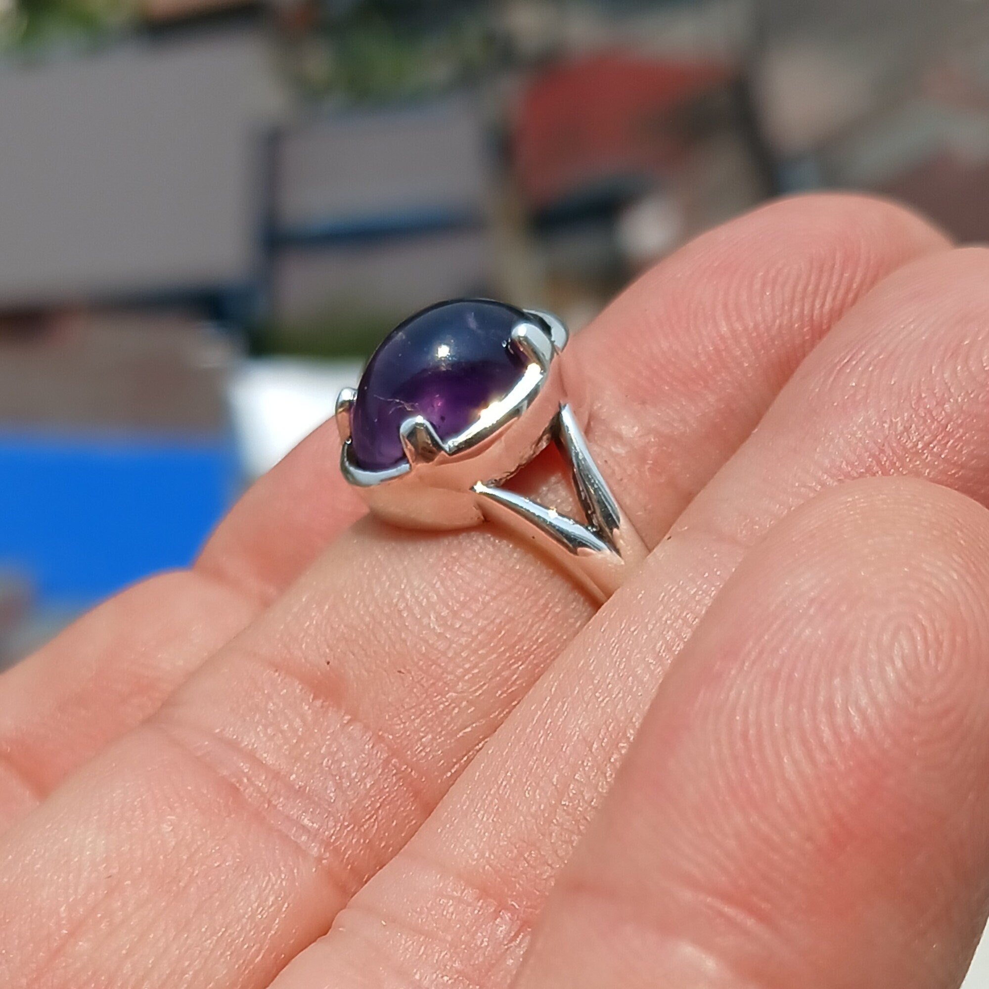 Elegant purple Amethyst solitaire ring in sterling silver, showcasing a polished finish and hallmarked 925 for authenticity.