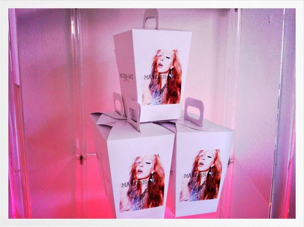 Purple Lips Bracelet featuring Swarovski crystals, rose gold plated brass, and glass beads, elegantly designed and handmade in Italy.