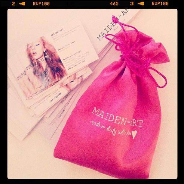 Purple Lips Bracelet featuring Swarovski crystals, rose gold plated brass, and glass beads, elegantly designed and handmade in Italy.