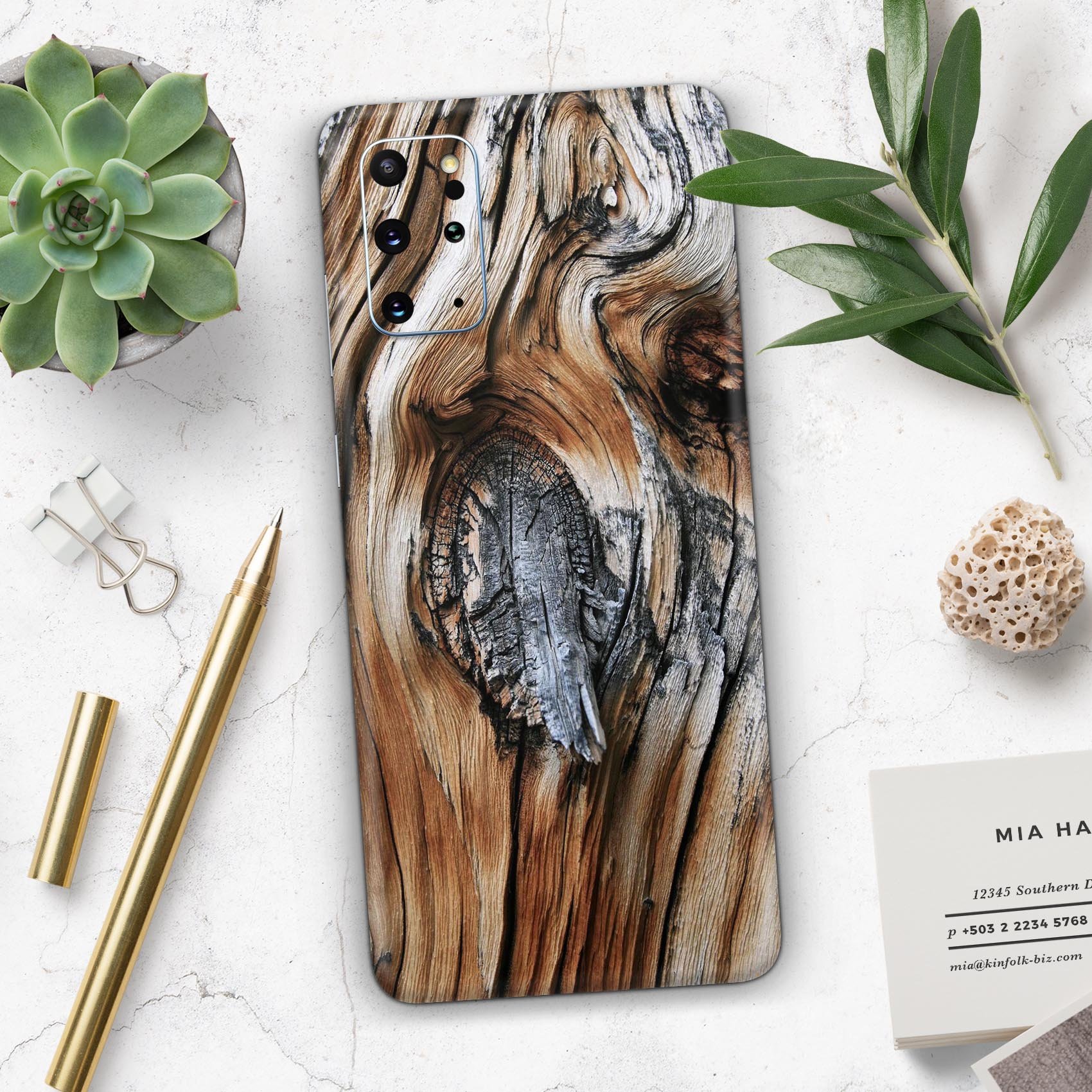 Raw Aged Knobby Wood Skin-Kit for Samsung Galaxy S20, showcasing a stylish wood texture and premium finish.
