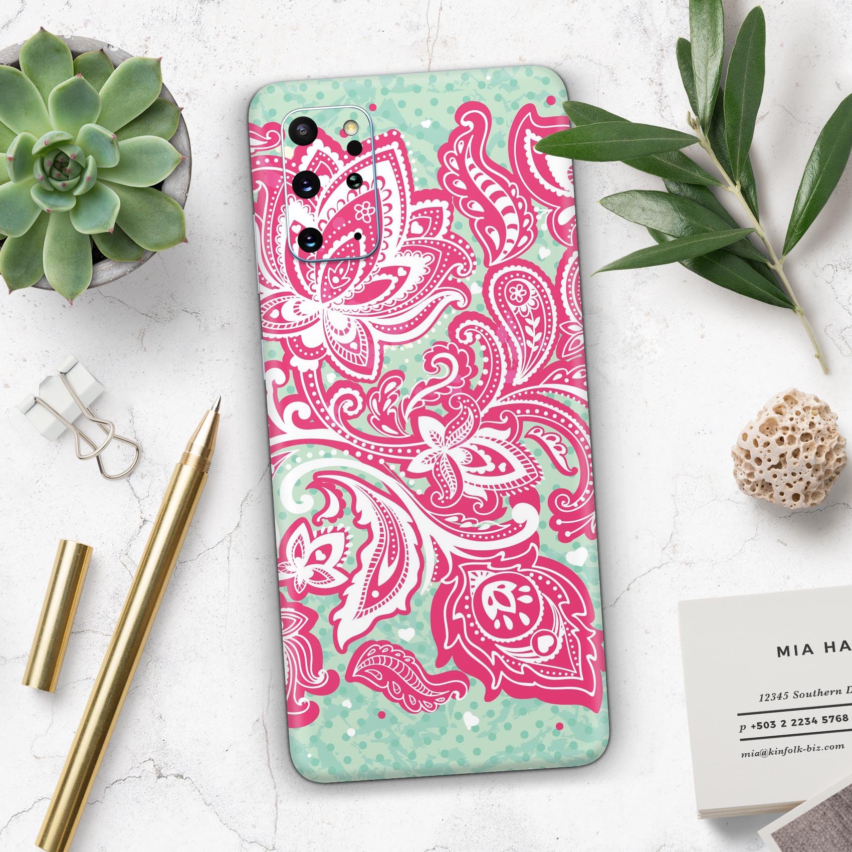 Red and Green Floral Ethnic Skin-Kit for Samsung Galaxy S-Series, showcasing vibrant floral patterns on a sleek vinyl surface.