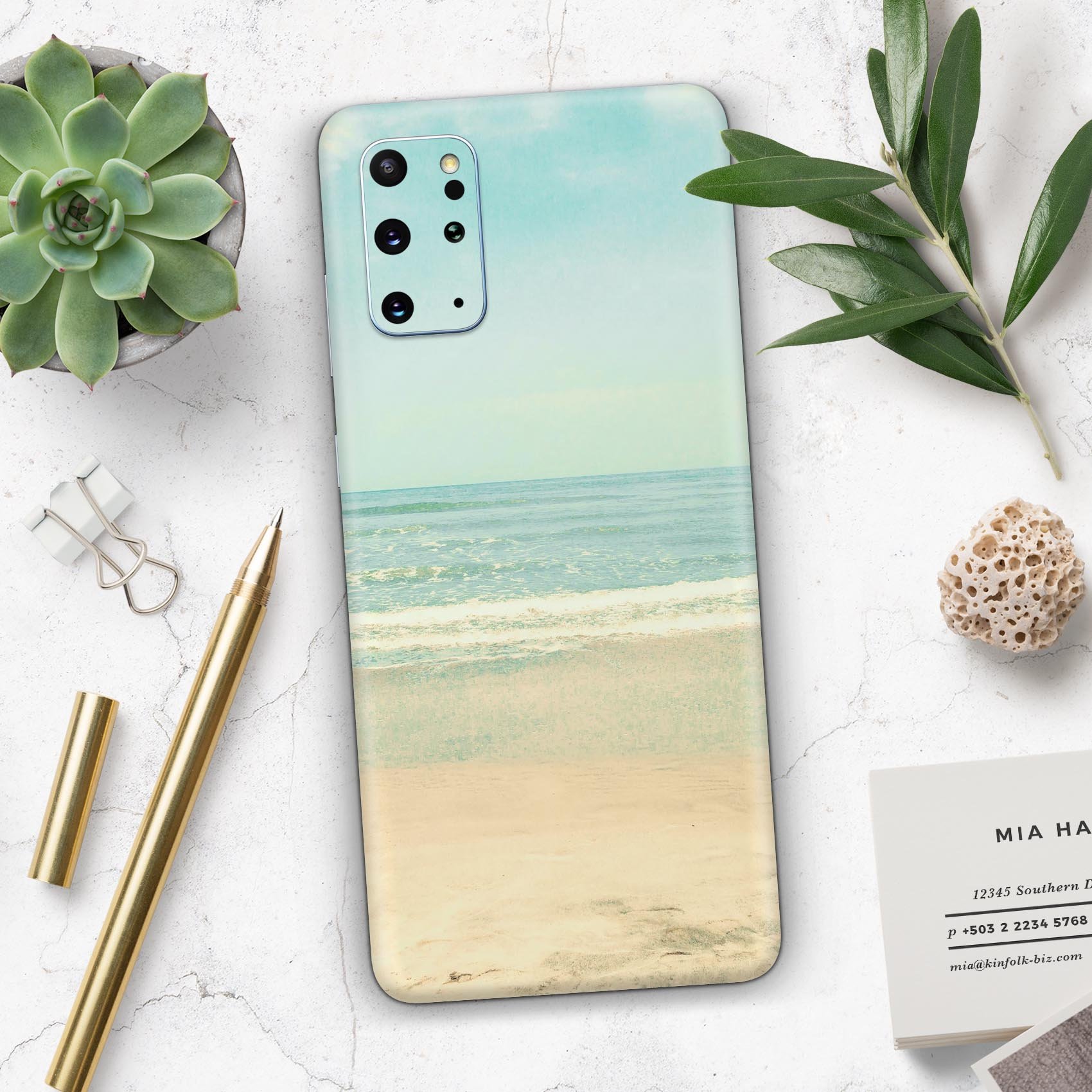 Relaxed Beach Skin-Kit for Samsung Galaxy S20, showcasing vibrant design and premium vinyl material.