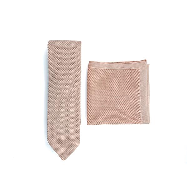 Rose quartz knitted tie and pocket square set featuring a stylish design and soft texture, perfect for formal occasions.