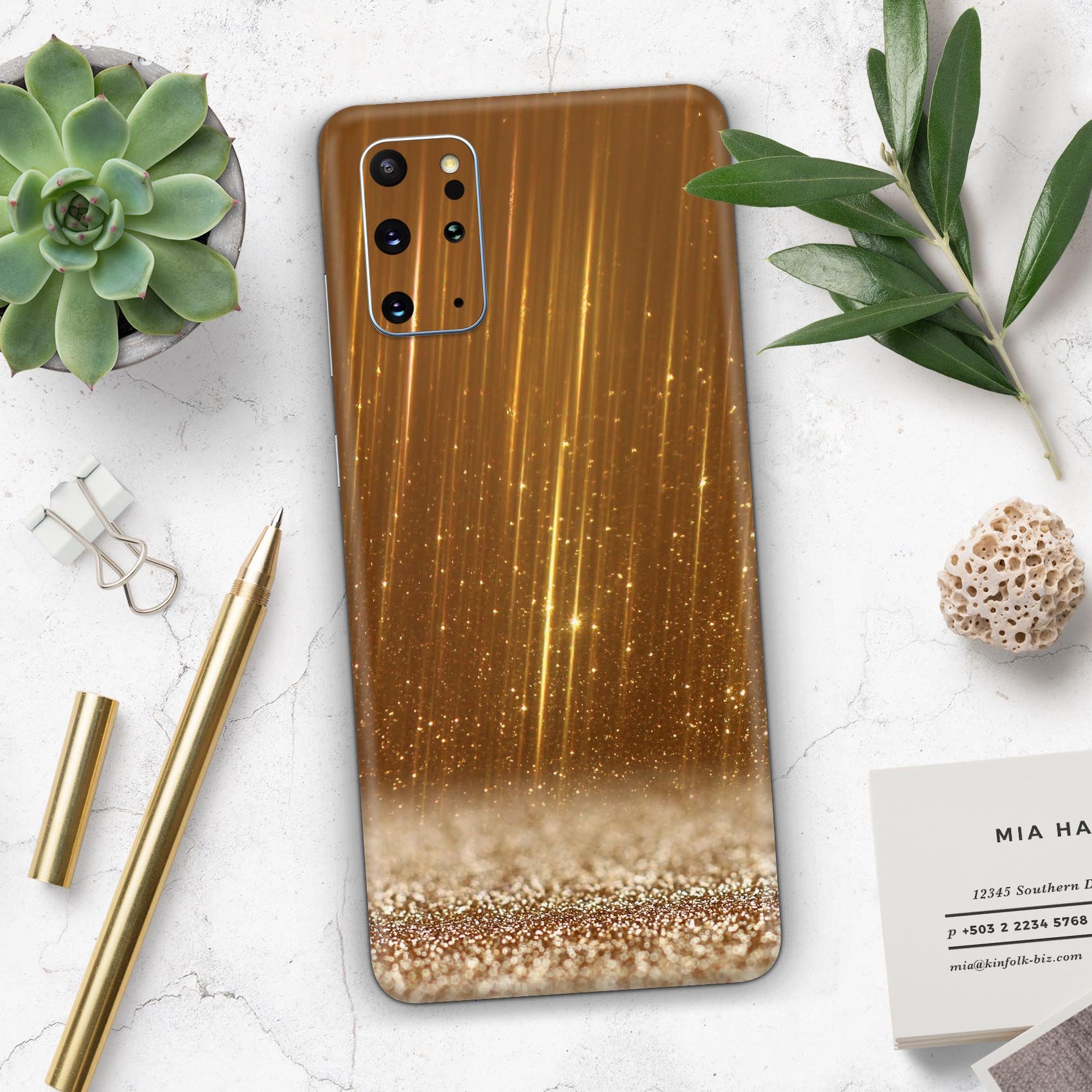 Scratched Gold Streaks Skin-Kit for Samsung Galaxy S20, showcasing a stylish design with a premium vinyl finish.