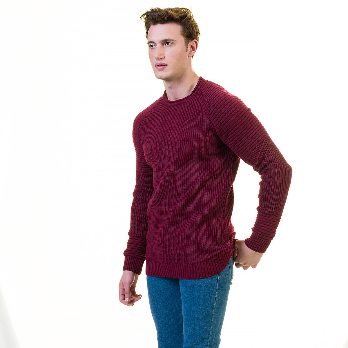 Solid maroon zippered sweater jacket made of luxury European wool, featuring a hoodie and long sleeves, perfect for warmth and style.