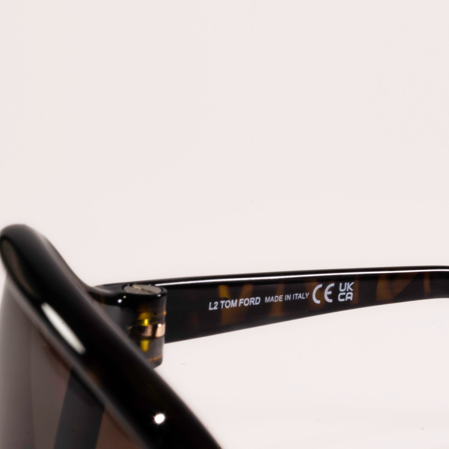 Tom Ford Fernando TF1069 full rim square frame sunglasses made of acetate, featuring a stylish design and comfortable fit.