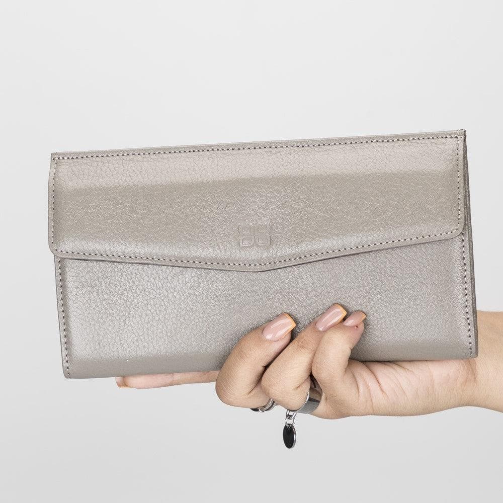 Vince Women's Leather Wallet in elegant design, showcasing genuine leather craftsmanship with card slots and banknote compartment.