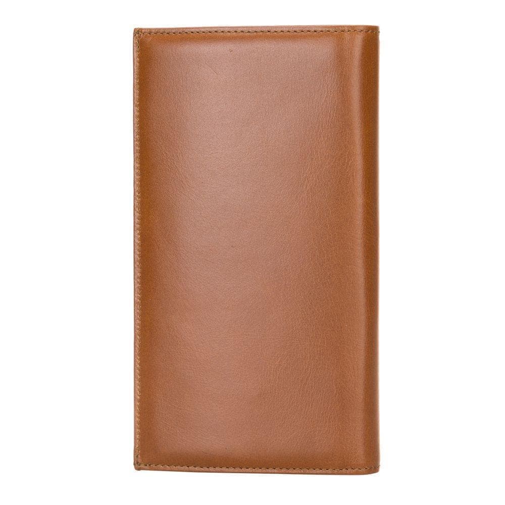 Vince Women's Leather Wallet in elegant design, showcasing genuine leather craftsmanship with card slots and banknote compartment.