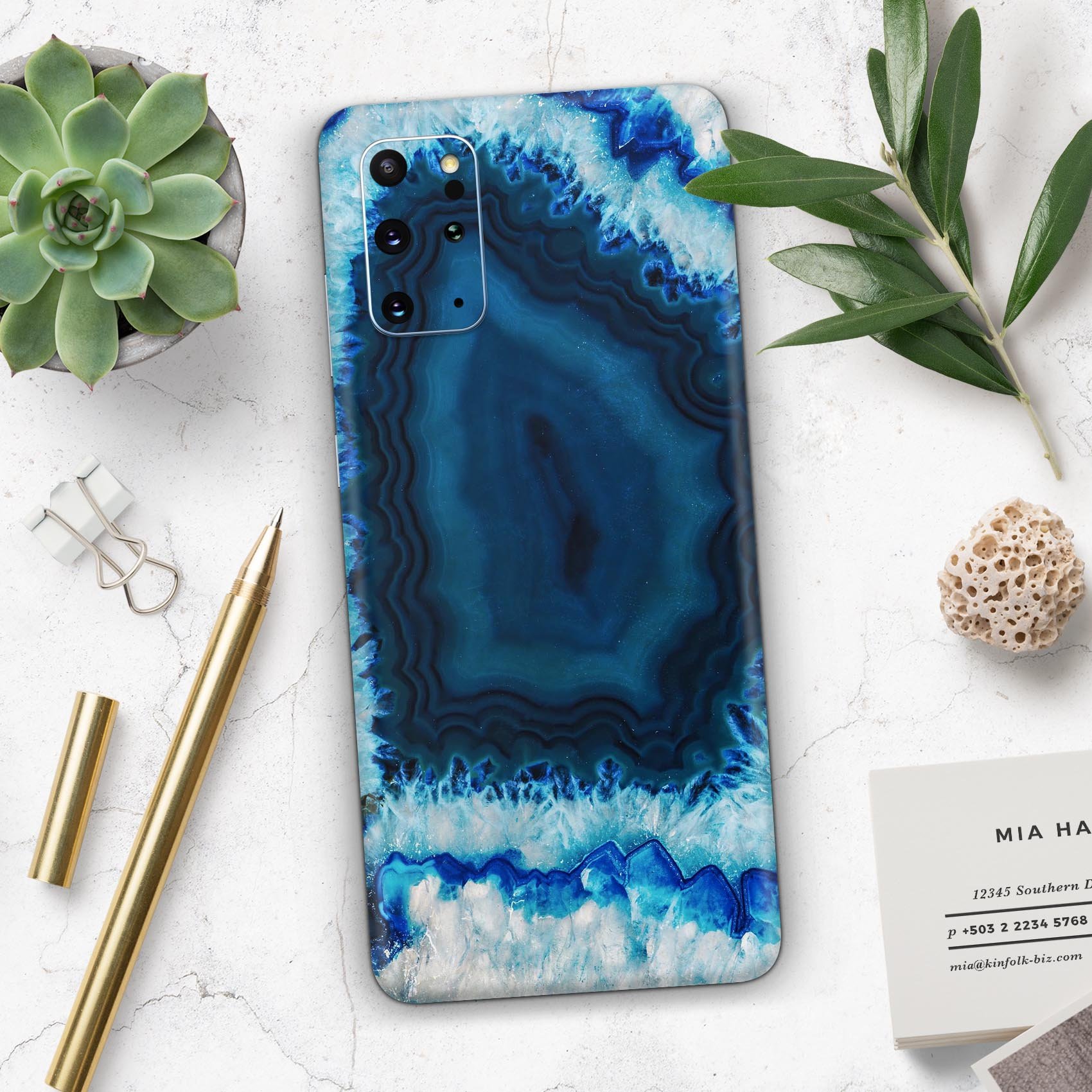 Vivid Blue Agate Crystal Skin-Kit for Samsung Galaxy S-Series, showcasing a vibrant blue agate design on a sleek vinyl surface.