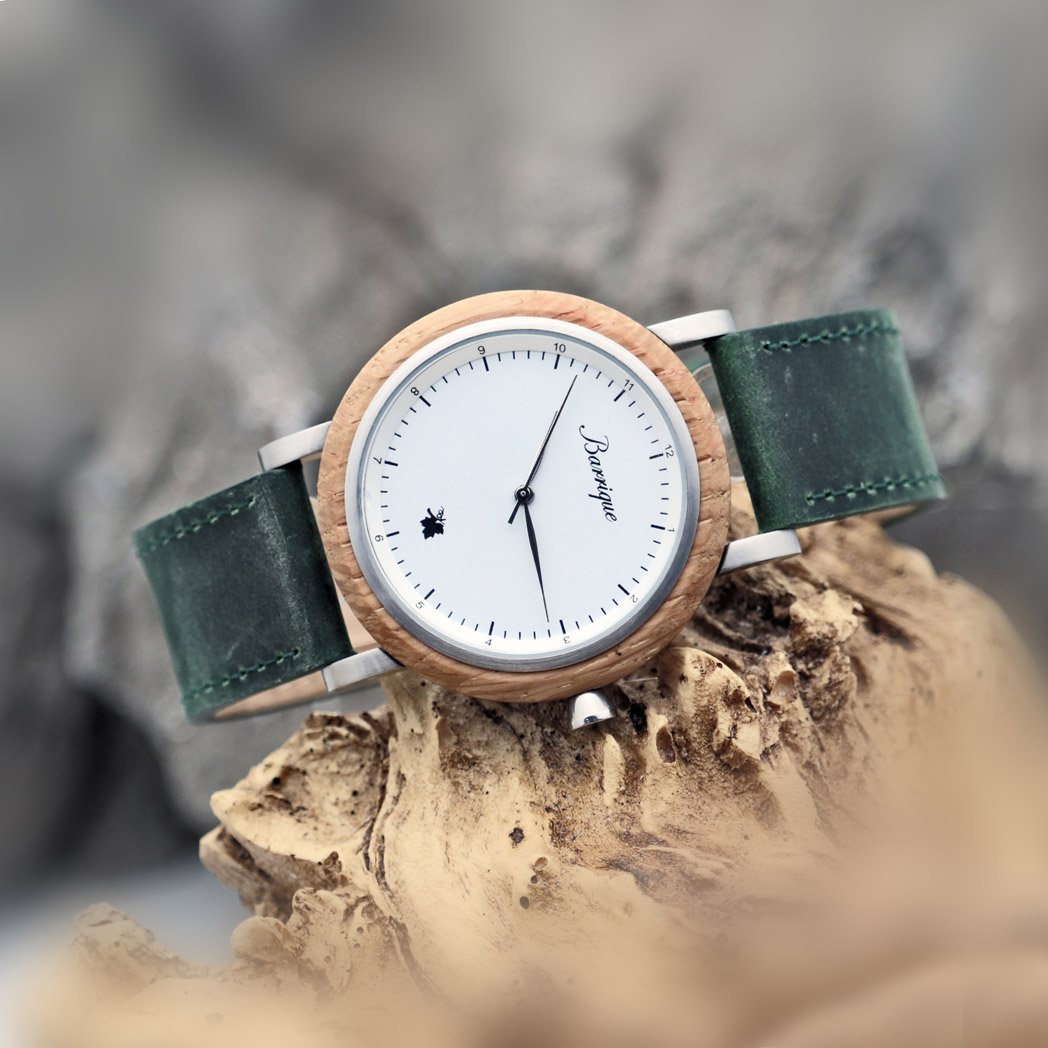 Waidzeit Grapevine Wine Barrel leather Gentlemen watch featuring oak wood case, cork-shaped crown, and green leather strap.