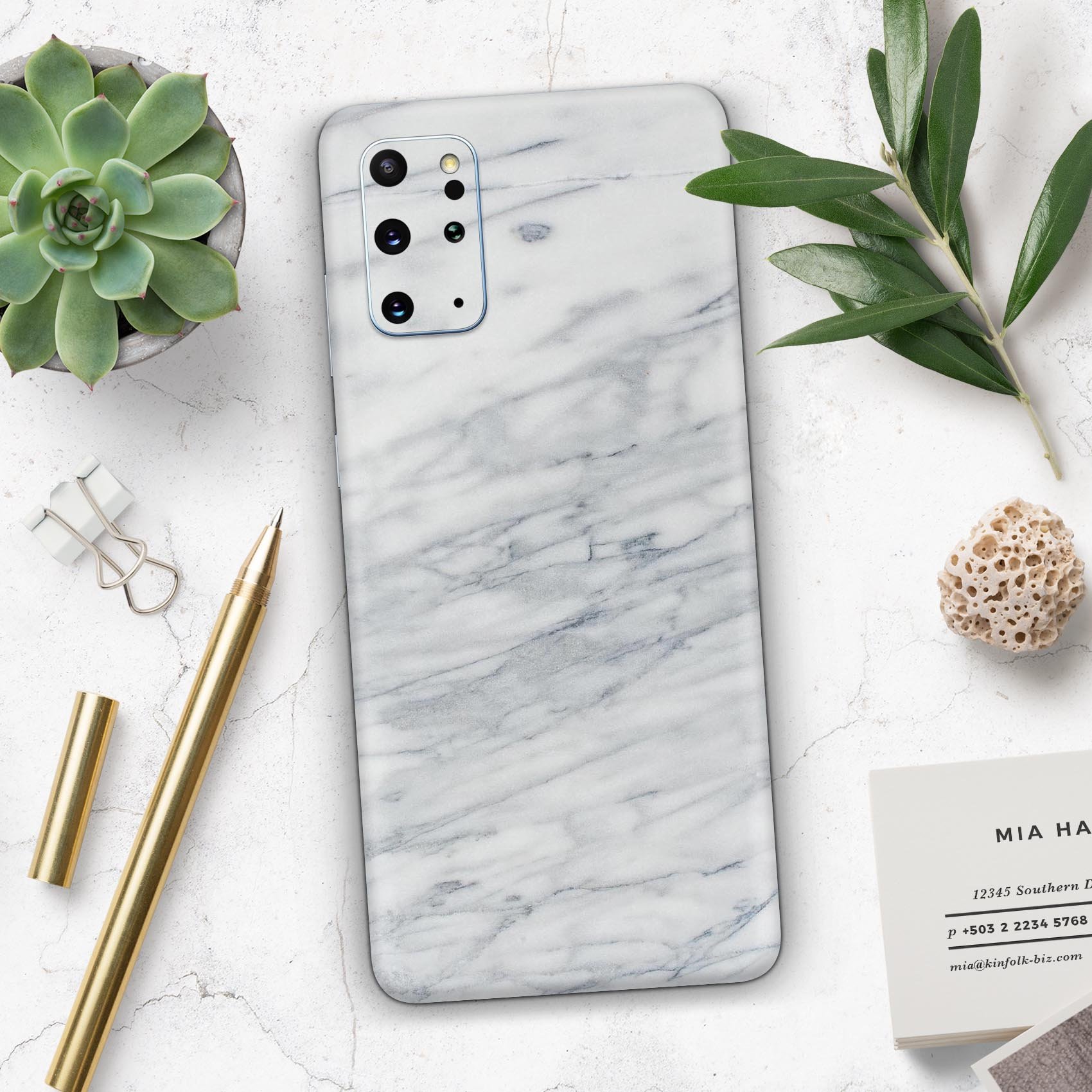 White and grey marble skin for Samsung Galaxy devices, showcasing a stylish design with a smooth finish.