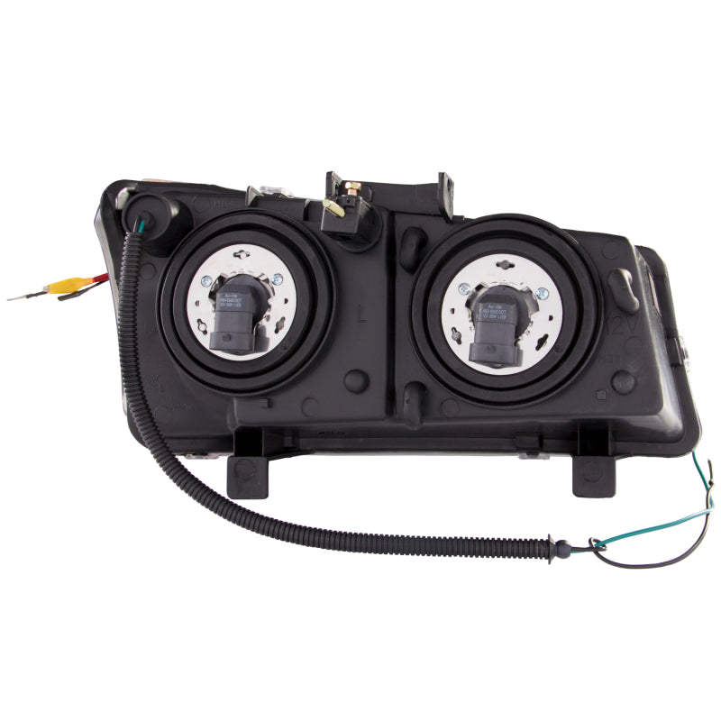 ANZO projector headlights for 2003-2006 Chevrolet Silverado 1500 featuring clear lens and stylish U-Bar design.