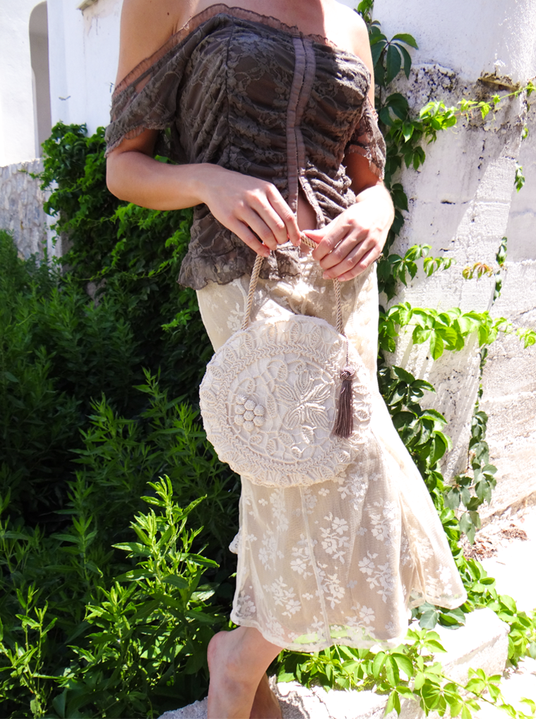 ANGLEZ n.1 handmade bag featuring traditional embroidery, cream-mustard cord handle, and brown tassel.